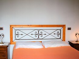 Apartment With Shared Rooftop Pool