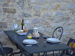 Apartment With Shared Rooftop Pool