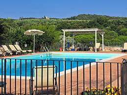 Apartment With Shared Rooftop Pool