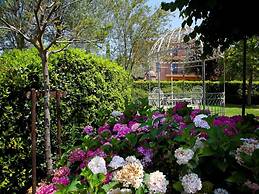 Belvilla by OYO Elegant Flat in Historic Villa