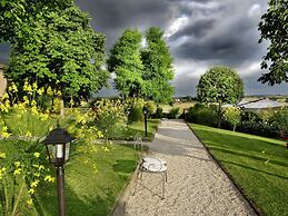 Mansion in Montepulciano With Pool