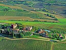 Mansion in Montepulciano With Pool