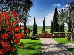 Mansion in Montepulciano With Pool
