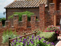 Mansion in Montepulciano With Pool