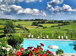Mansion in Montepulciano With Pool