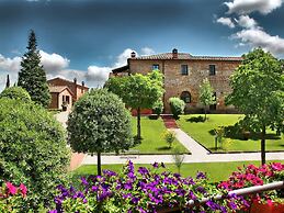 Mansion in Montepulciano With Pool