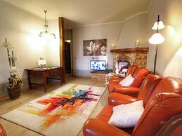 Belvilla by OYO Villa Dezi