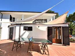 Belvilla by OYO Villa Alexa