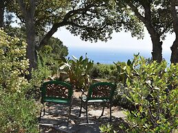 Belvilla by OYO Villa Alexa