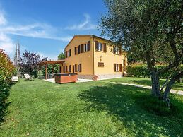 Belvilla by OYO Montenovo Villa