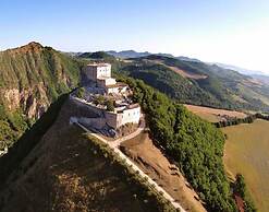Serene Living in a Stone Villa in Marche
