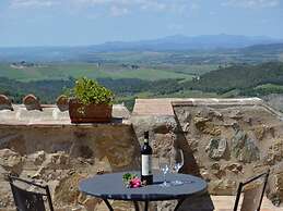 Tuscan Scenic View Stay