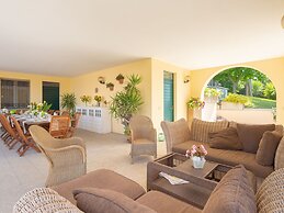 Splendid Villa in Macerata With Pool & Views