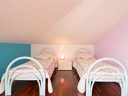 Splendid Villa in Macerata With Pool & Views