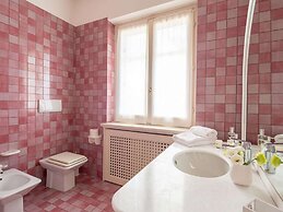 Splendid Villa in Macerata With Pool & Views