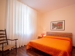 Splendid Villa in Macerata With Pool & Views