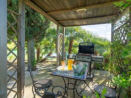 Splendid Villa in Macerata With Pool & Views