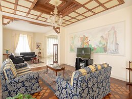 Splendid Villa in Macerata With Pool & Views