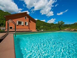 Villa in Borgo Pace With Private Pool