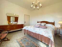 Pleasant Holiday Home With Whirlpool