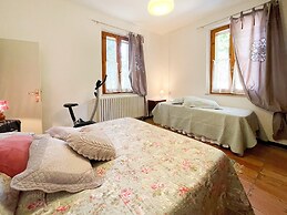 Pleasant Holiday Home With Whirlpool