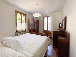 Pleasant Holiday Home With Whirlpool