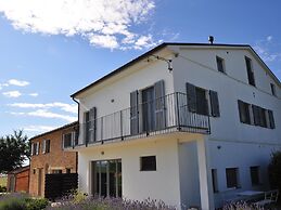 Belvilla by Oyo Amazing Apartment With Garden