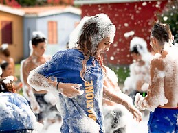 Welcoming Mobile Home in Marina di Altidona With Shared Pool