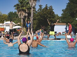 Welcoming Mobile Home in Marina di Altidona With Shared Pool