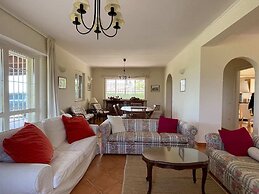 Belvilla by OYO Casa Mana1