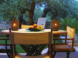 Belvilla by OYO Trullo Dell'ulivo per Due