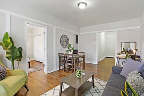 Modern & Stylish 3BR Apt in Rogers Park