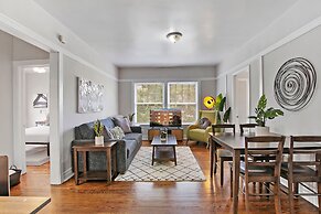 Modern & Stylish 3BR Apt in Rogers Park