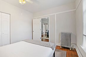 Modern & Stylish 3BR Apt in Rogers Park