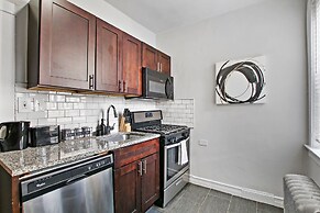 Modern & Stylish 3BR Apt in Rogers Park