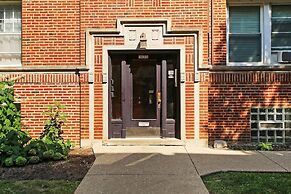 Modern & Stylish 3BR Apt in Rogers Park