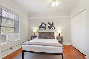 Modern & Stylish 3BR Apt in Rogers Park