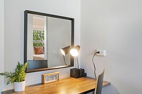 Modern & Stylish 3BR Apt in Rogers Park