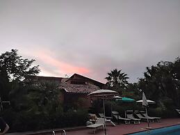 Belvilla by OYO Pleasant Apartment With Pool