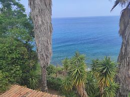 Belvilla by OYO Pleasant Apartment With Pool