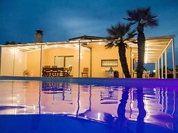 Belvilla by OYO Villa Nereide