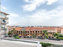 Belvilla by OYO Sunny Apartment in Giarre Near sea