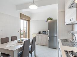 Belvilla by OYO Sunny Apartment in Giarre Near sea