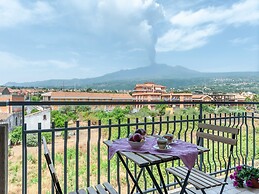 Belvilla by OYO Sunny Apartment in Giarre Near sea