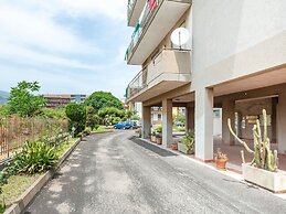 Belvilla by OYO Sunny Apartment in Giarre Near sea