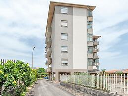 Belvilla by OYO Sunny Apartment in Giarre Near sea