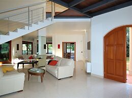 Villa in Valderice With Pool and Garden