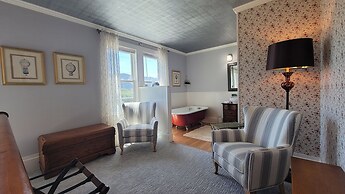 The Historic Requa Inn