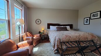 The Historic Requa Inn