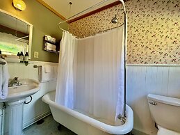 The Historic Requa Inn